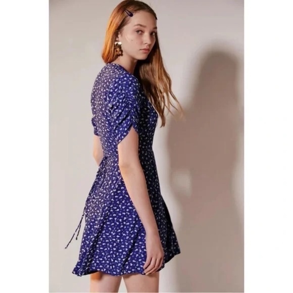 FAITHFULL THE BRAND Blue Floral Wrap Mini Dress - Picture 3 of 9